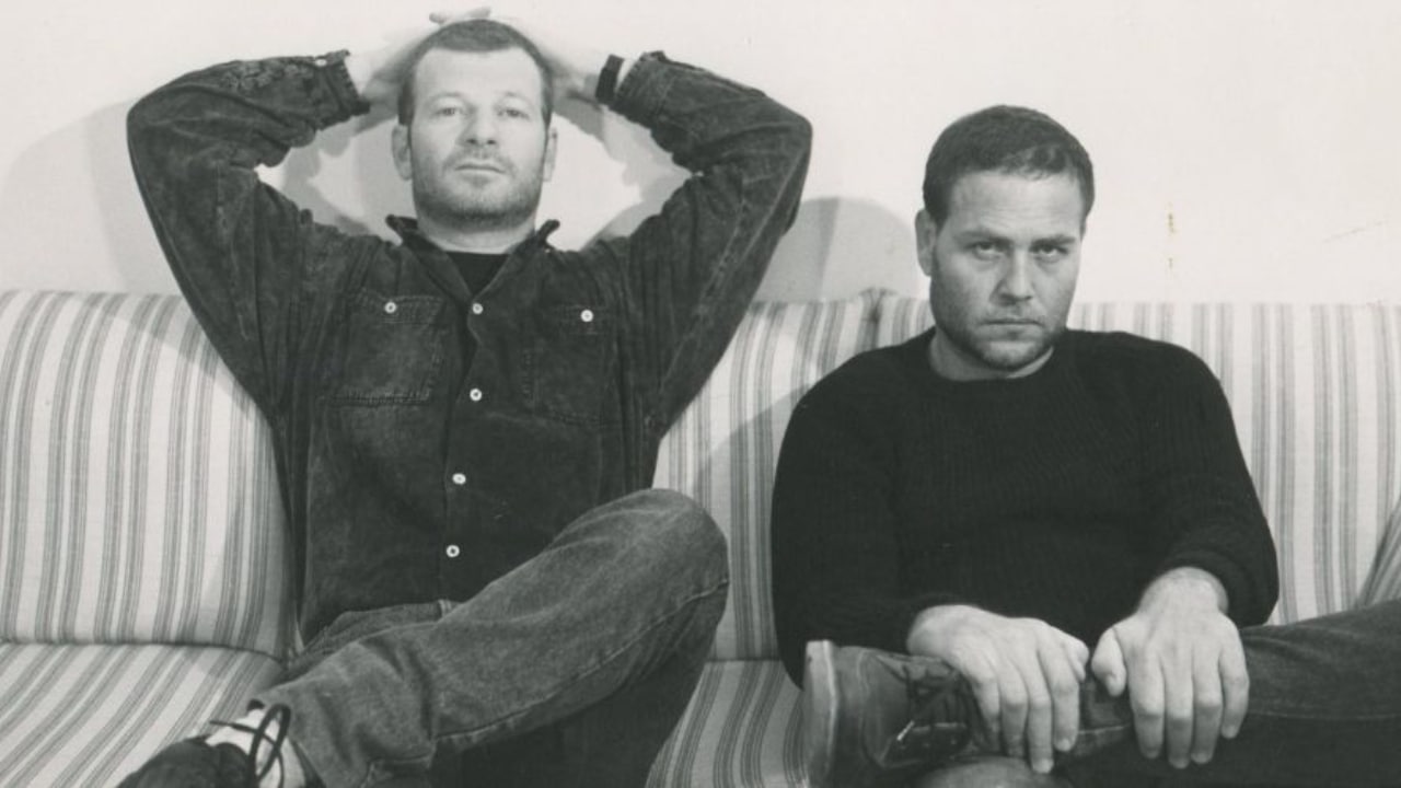 צפייה בסרט המלא - בגלל המלחמה ההיא