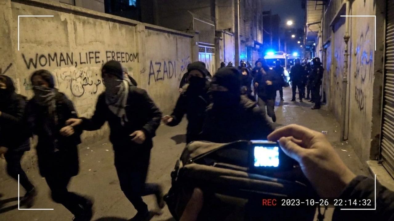 צפייה בסרט המלא - איראן במצלמה נסתרת